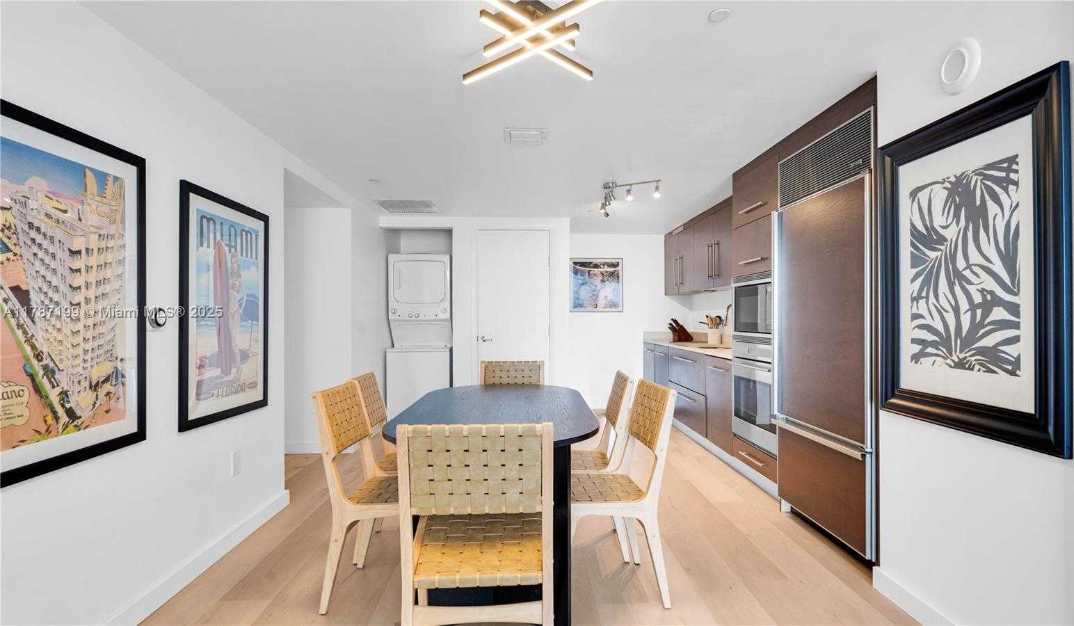 Small Image of 485 BRICKELL AVE #3911, Miami Number 4