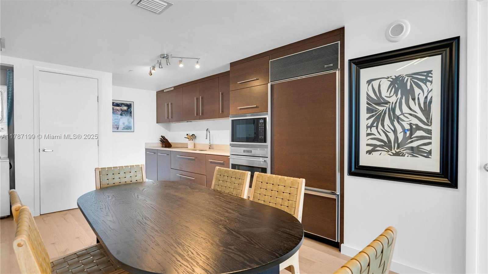 Small Image of 485 BRICKELL AVE #3911, Miami Number 6