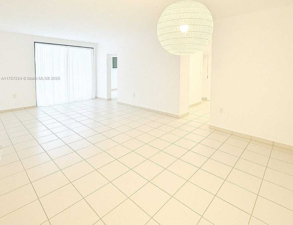 Small Image of 6061 COLLINS AVE #7B, Miami Beach Number 2