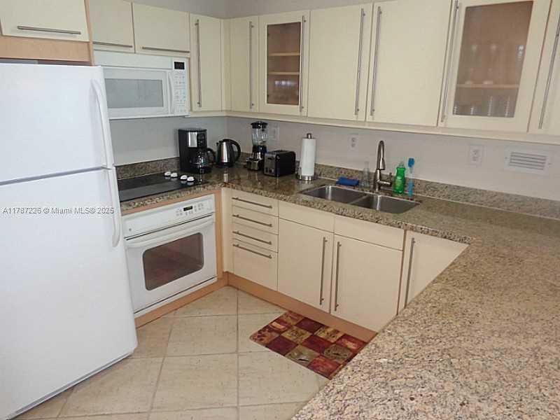 Small Image of 2301 COLLINS AV #1221 (Available Mid-May), Miami Beach Number 17