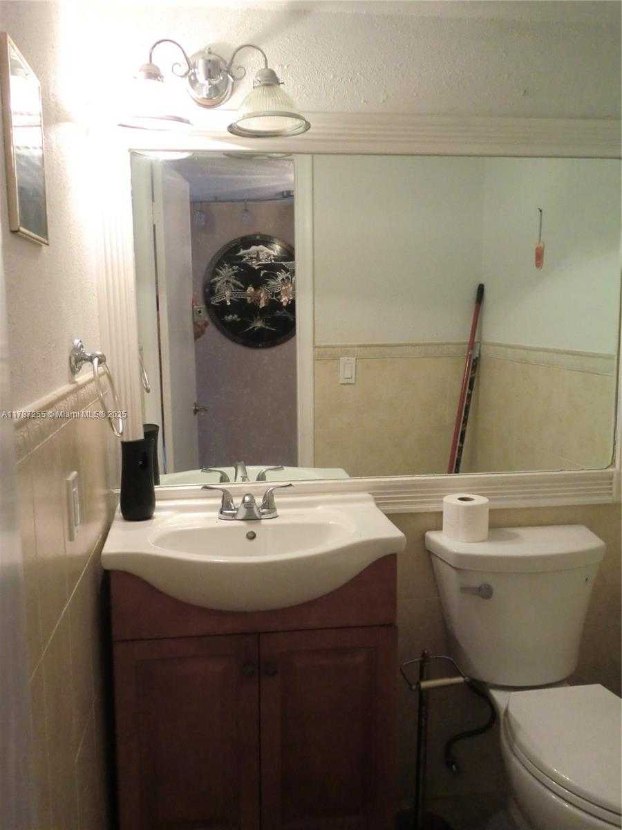 Small Image of 1825 SOUTH OCEAN DR #312, Hallandale Beach Number 10