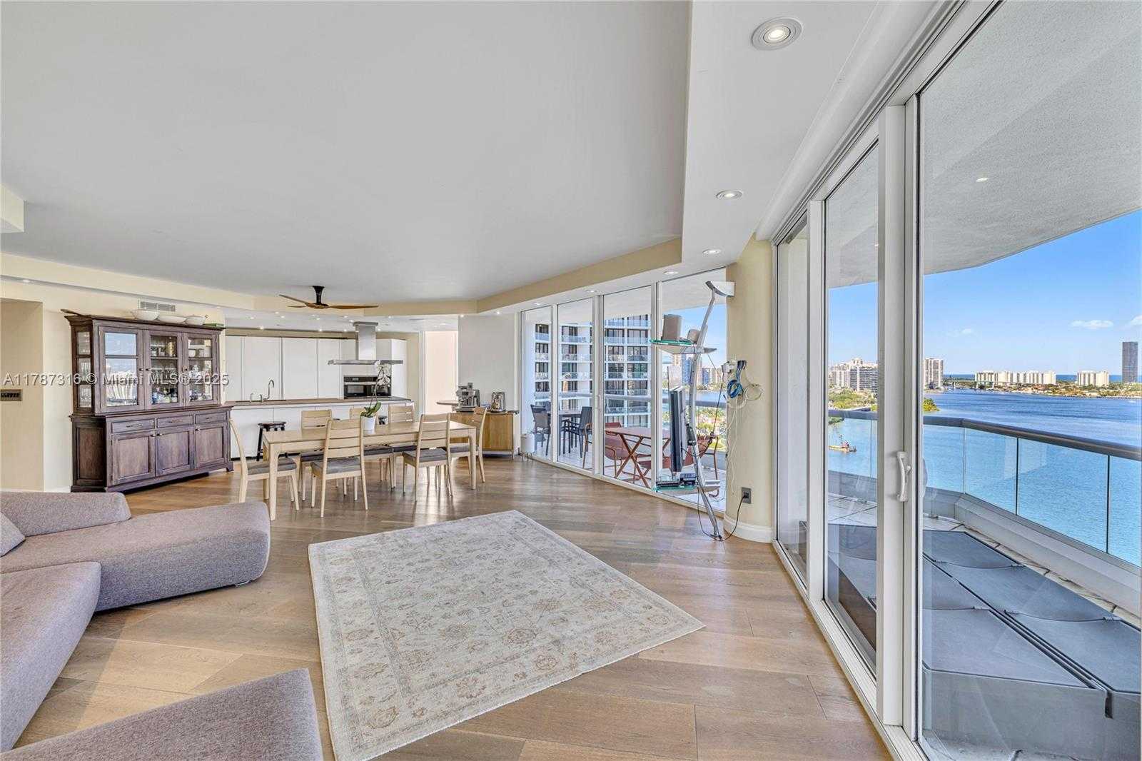 Small Image of 2600 ISLAND BLVD #1704, Aventura Number 12