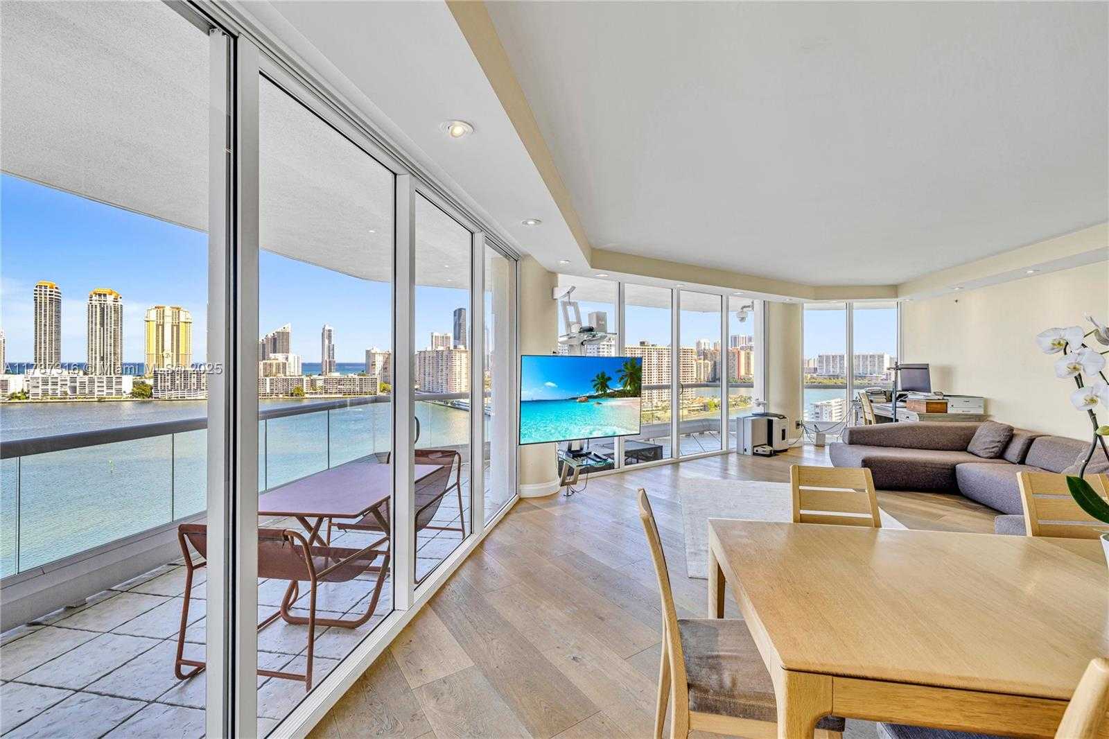 Small Image of 2600 ISLAND BLVD #1704, Aventura Number 13