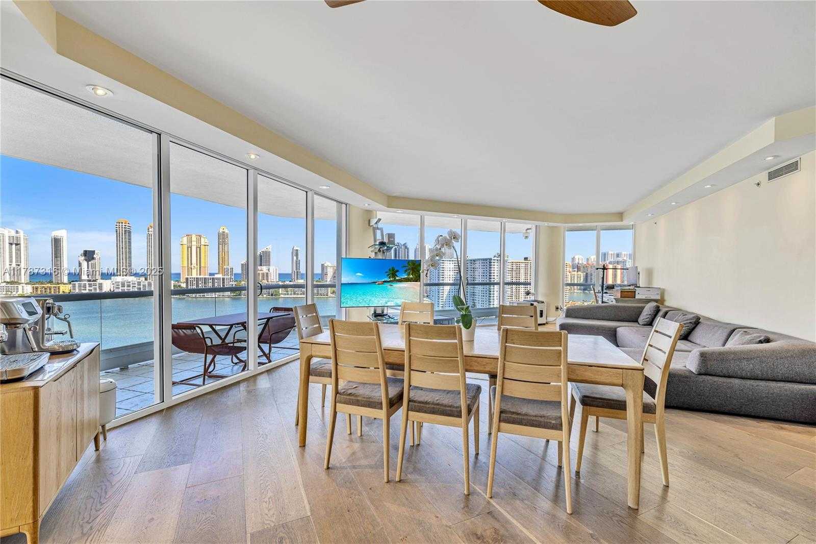 Small Image of 2600 ISLAND BLVD #1704, Aventura Number 14