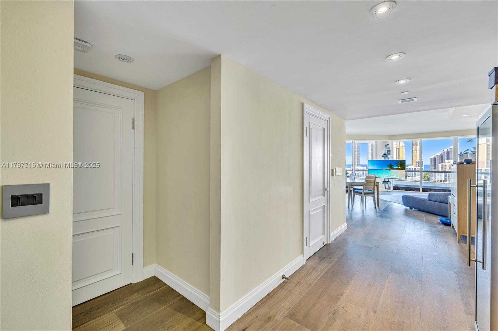 Small Image of 2600 ISLAND BLVD #1704, Aventura Number 20