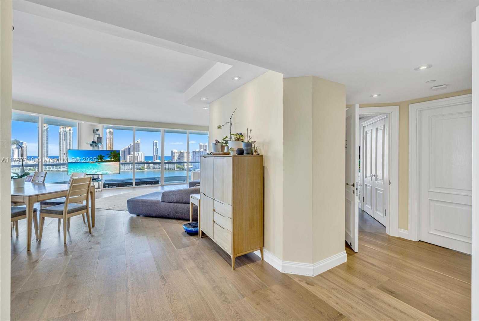 Small Image of 2600 ISLAND BLVD #1704, Aventura Number 21