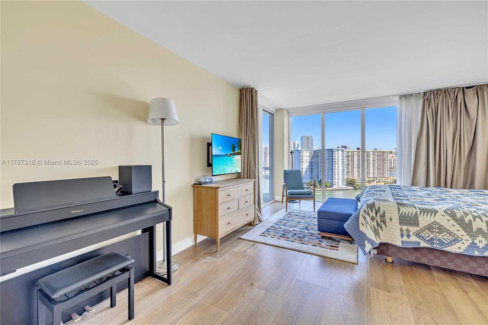 Small Image of 2600 ISLAND BLVD #1704, Aventura Number 22
