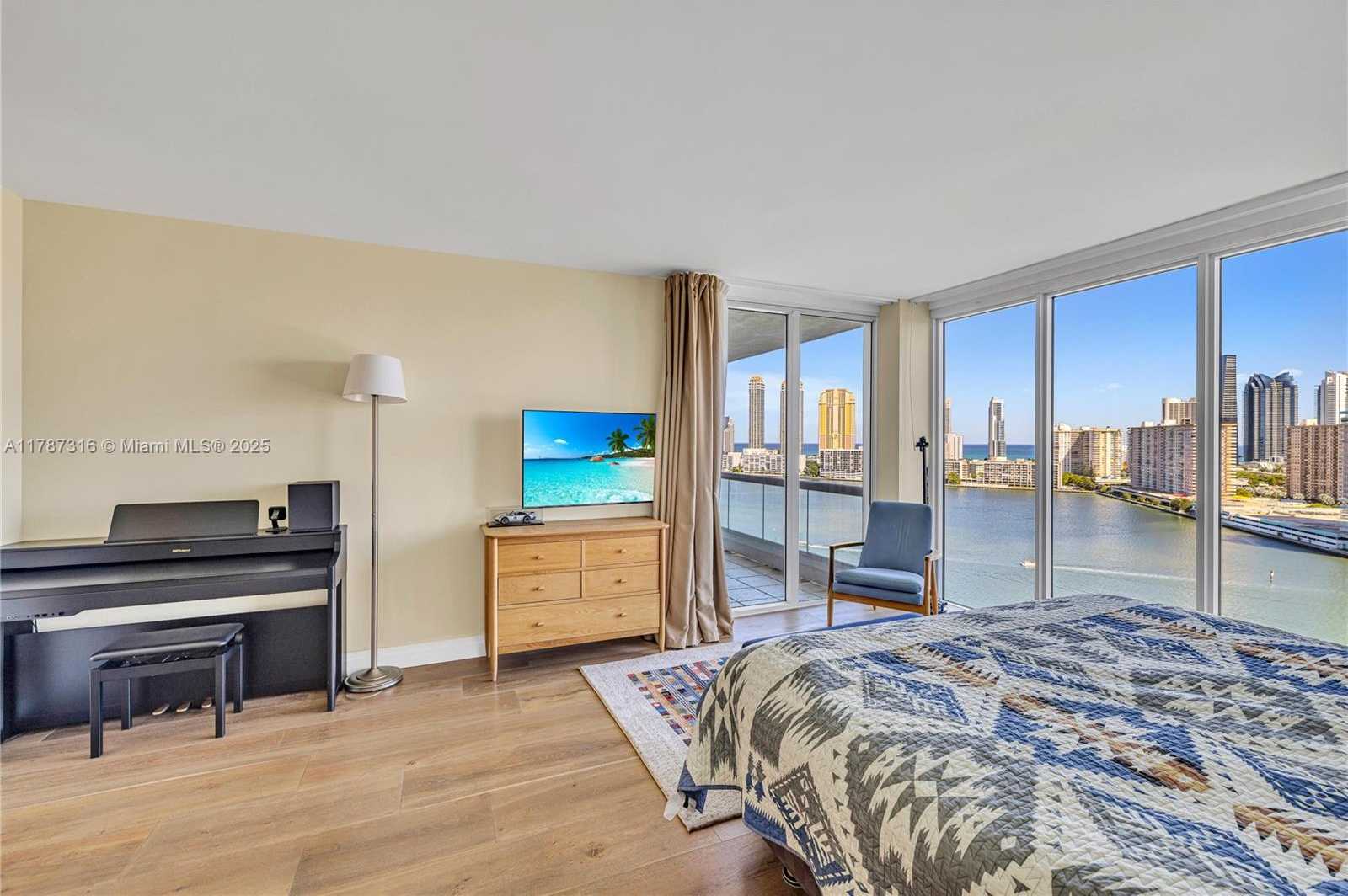 Small Image of 2600 ISLAND BLVD #1704, Aventura Number 24