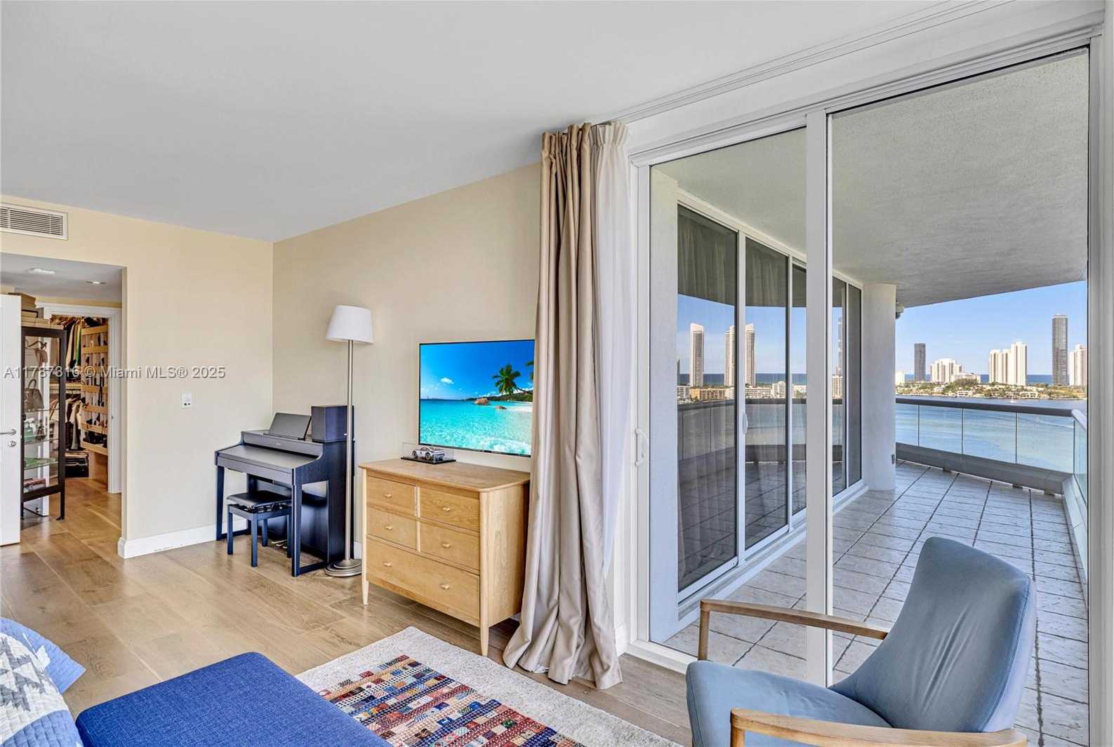 Small Image of 2600 ISLAND BLVD #1704, Aventura Number 25