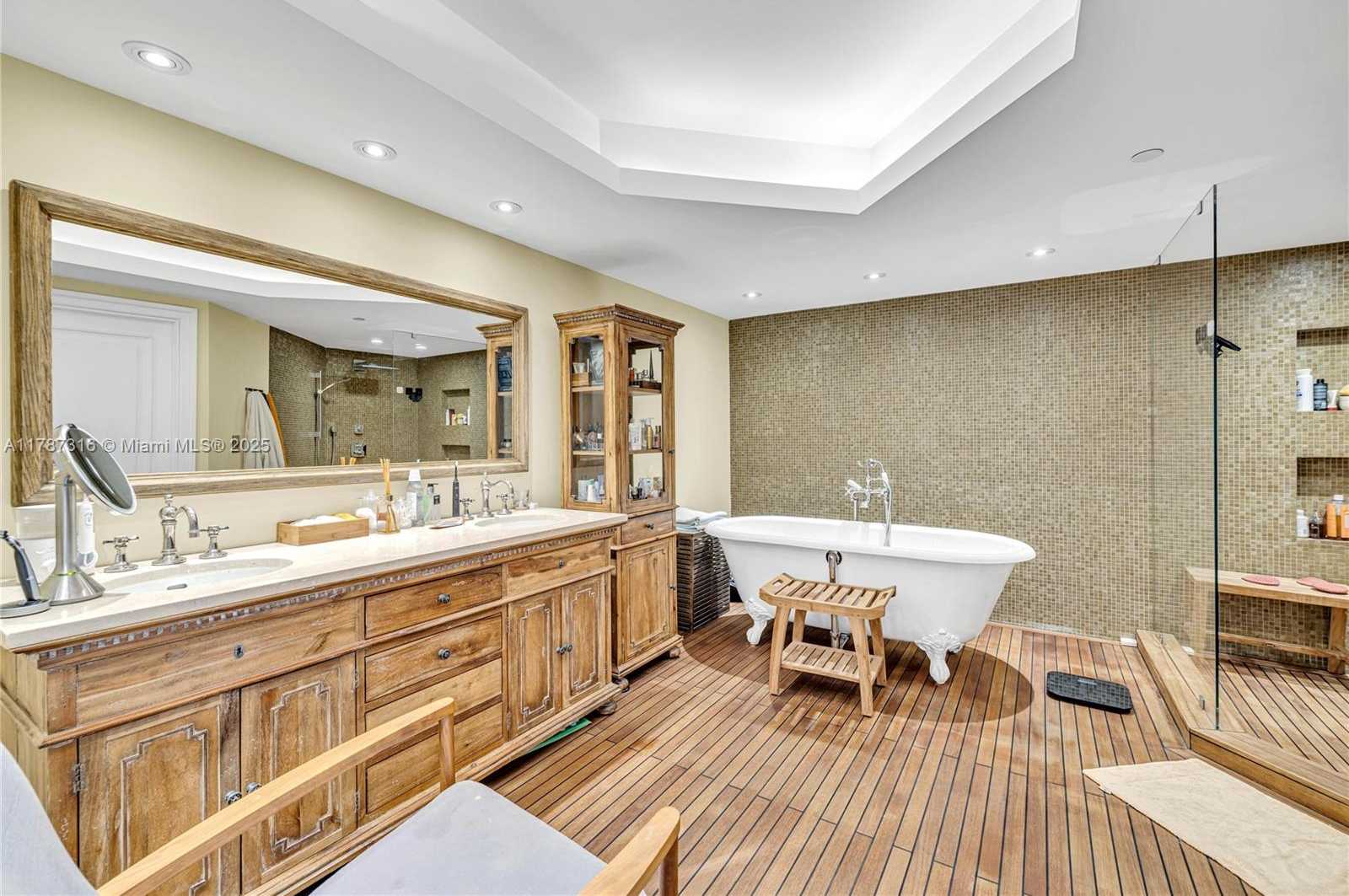 Small Image of 2600 ISLAND BLVD #1704, Aventura Number 26