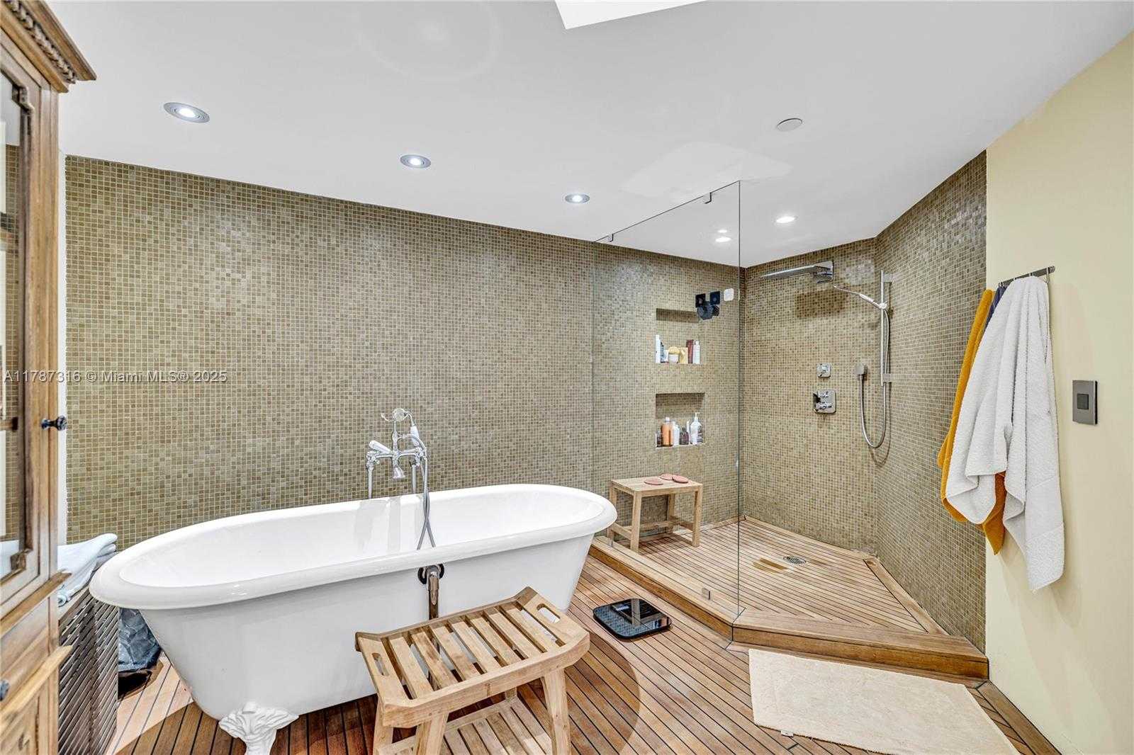 Small Image of 2600 ISLAND BLVD #1704, Aventura Number 27