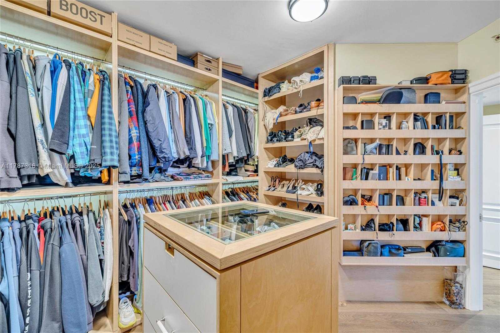 Small Image of 2600 ISLAND BLVD #1704, Aventura Number 29