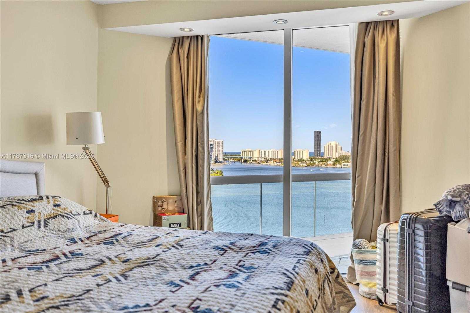 Small Image of 2600 ISLAND BLVD #1704, Aventura Number 30
