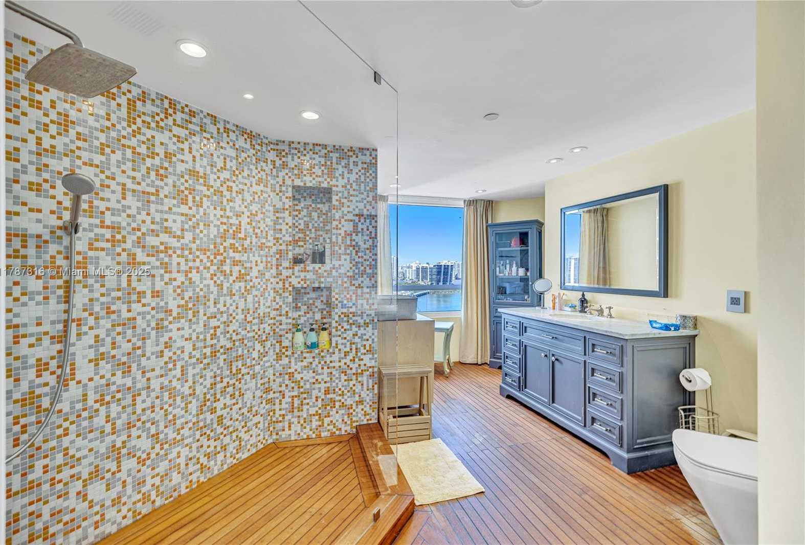 Small Image of 2600 ISLAND BLVD #1704, Aventura Number 33