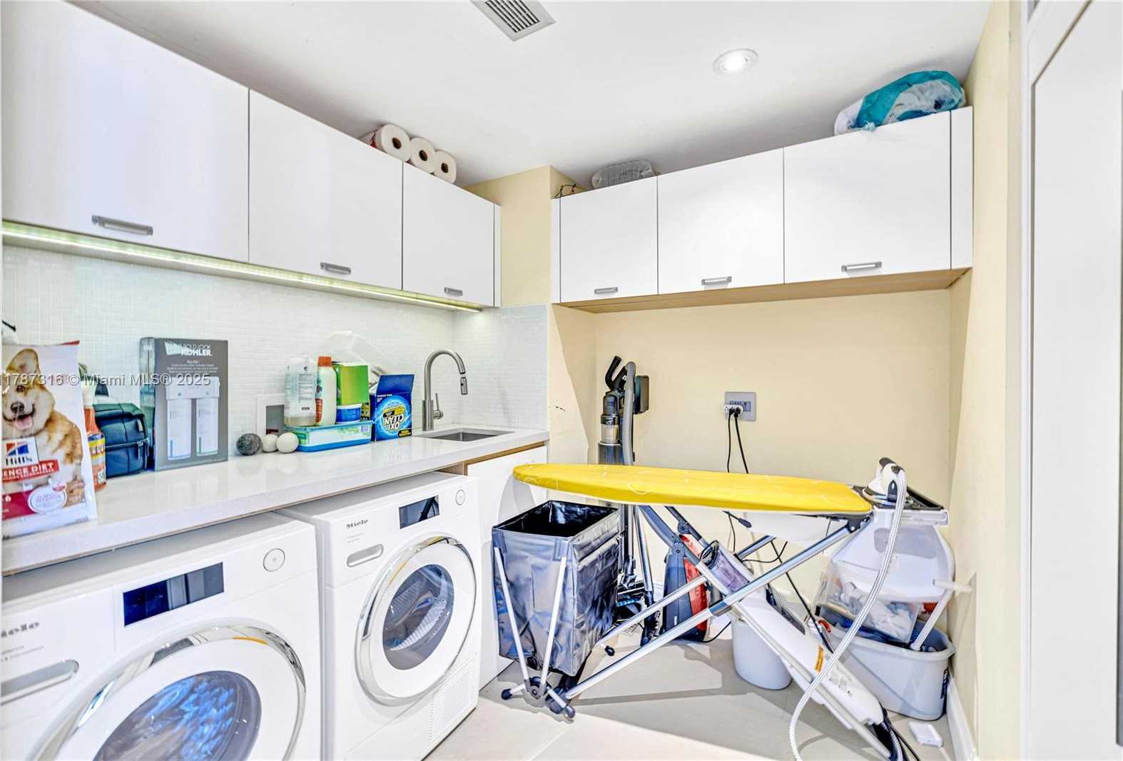 Small Image of 2600 ISLAND BLVD #1704, Aventura Number 36