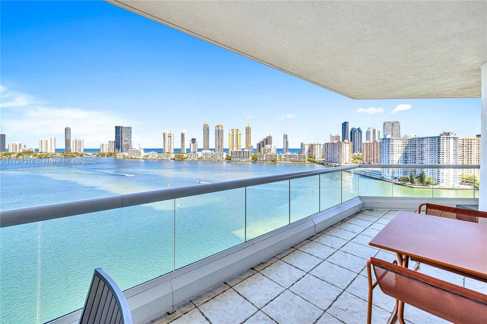 Small Image of 2600 ISLAND BLVD #1704, Aventura Number 4