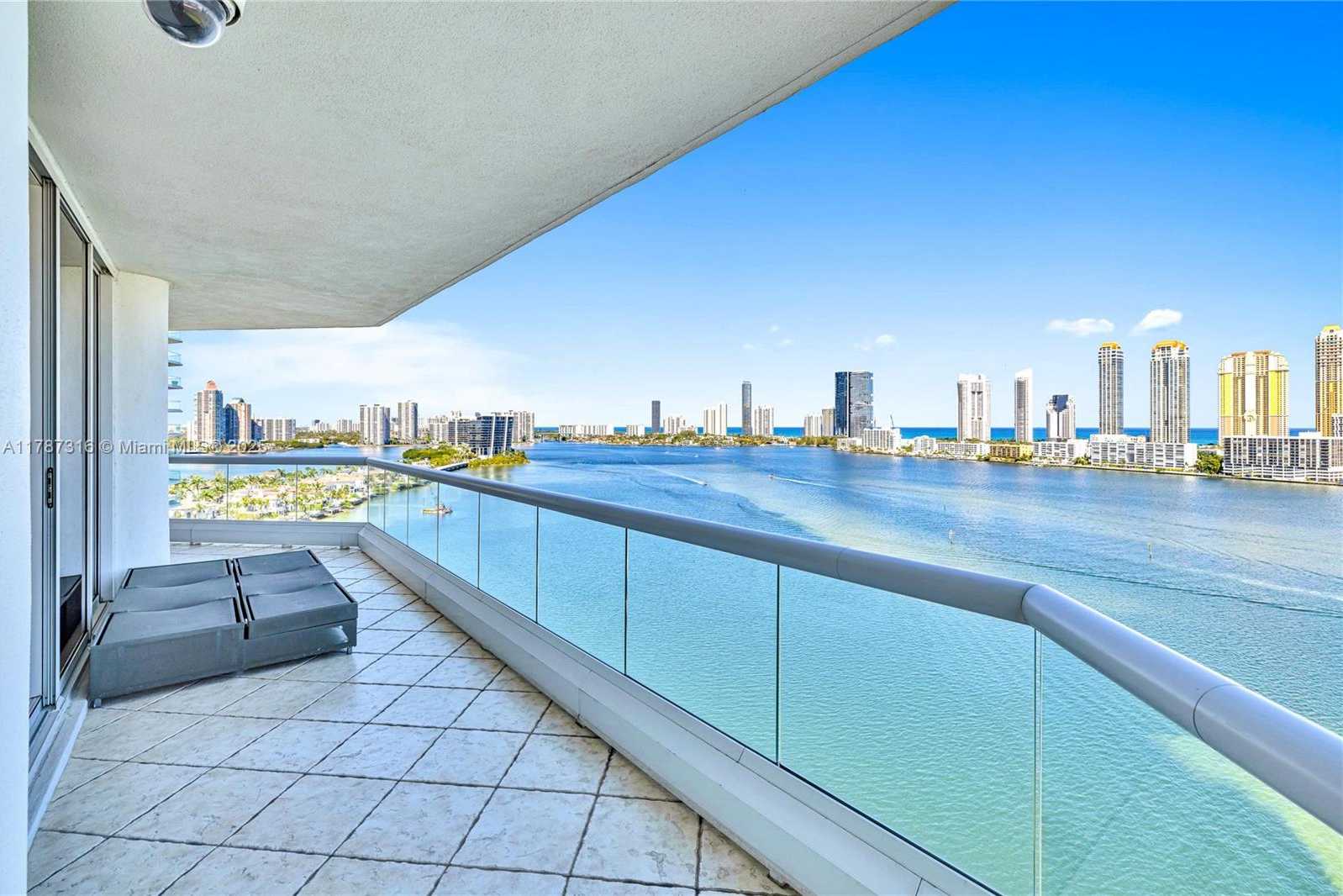 Small Image of 2600 ISLAND BLVD #1704, Aventura Number 5