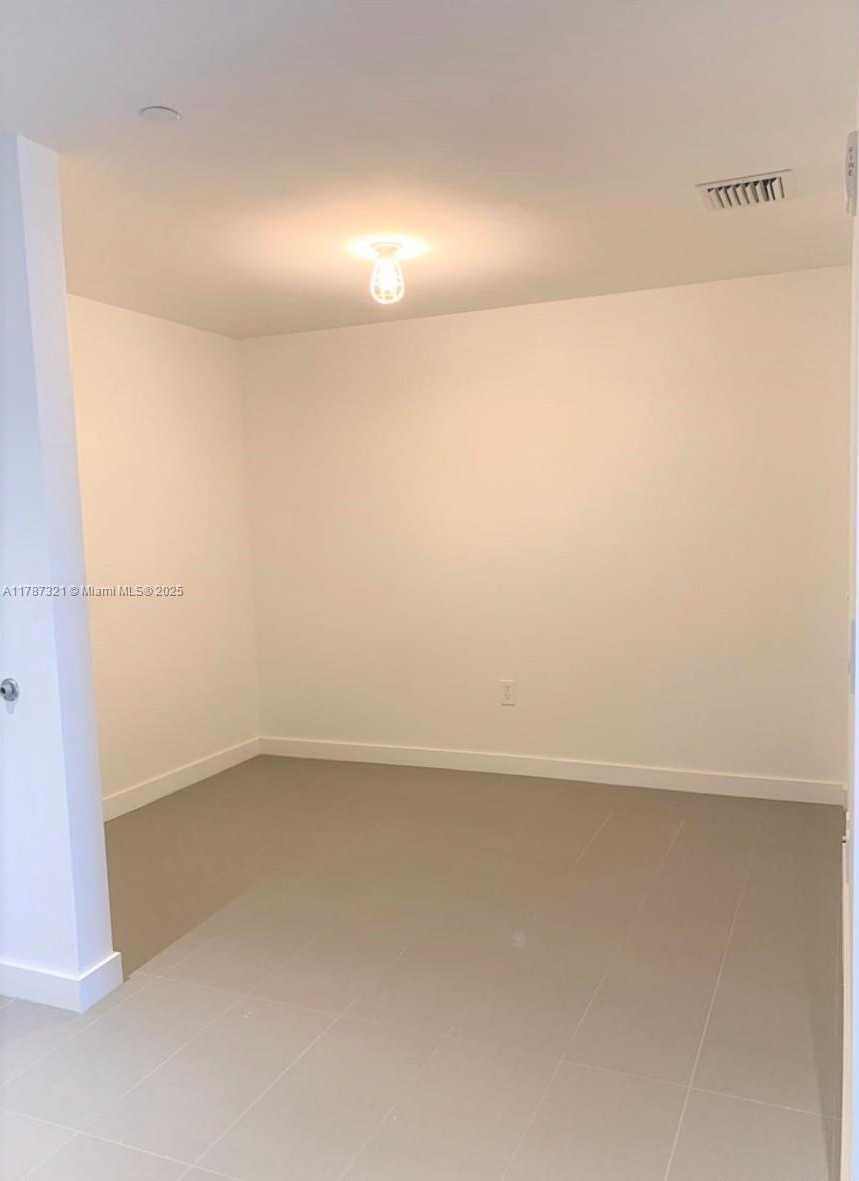 Small Image of 1600 NORTH EAST 1ST AVE #1401, Miami Number 5