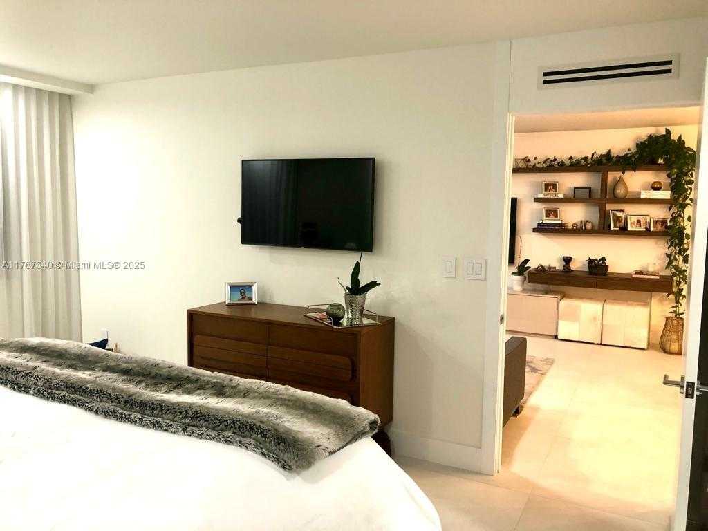 Small Image of 6917 COLLINS AVE #704, Miami Beach Number 23