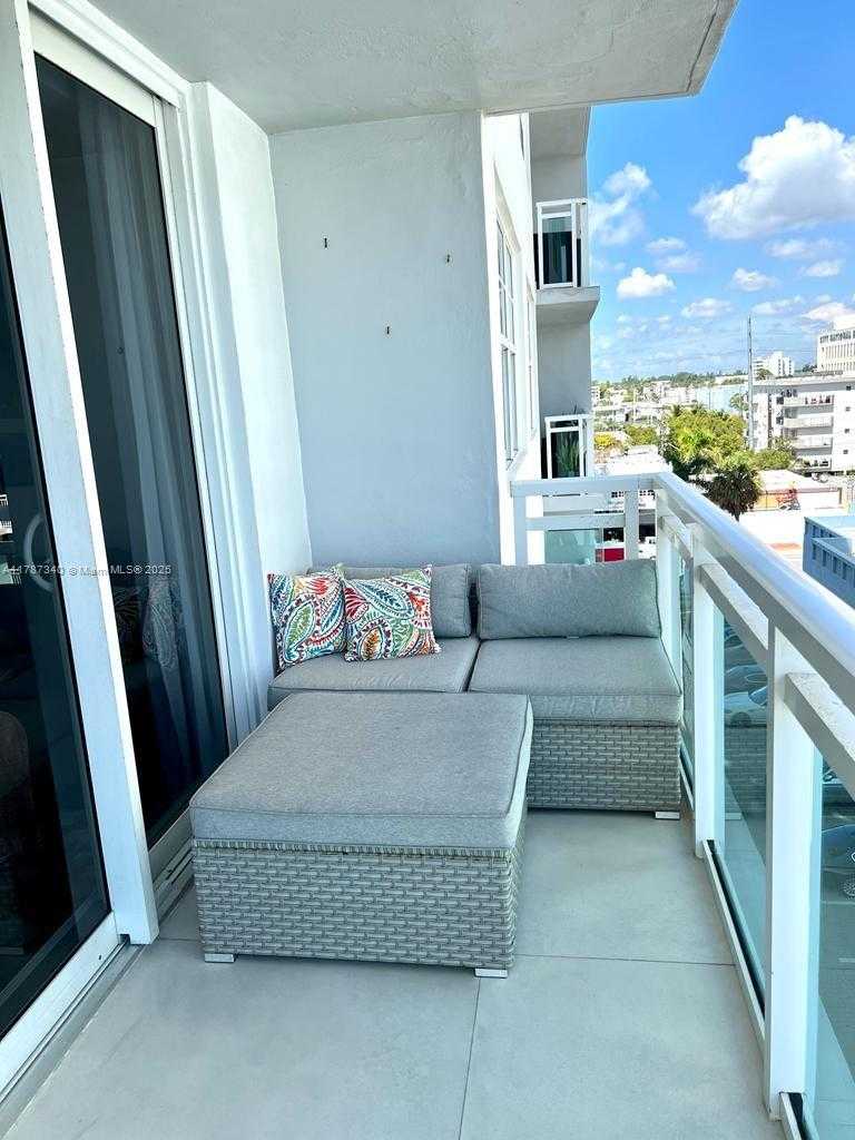 Small Image of 6917 COLLINS AVE #704, Miami Beach Number 4