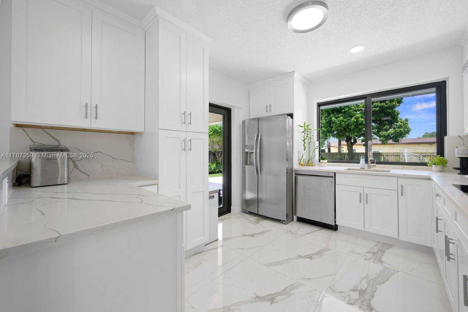 Small Image of 1951 NORTH EAST 187TH DR, North Miami Beach Number 14