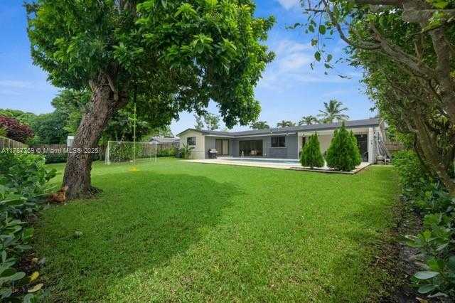 Small Image of 1951 NORTH EAST 187TH DR, North Miami Beach Number 3