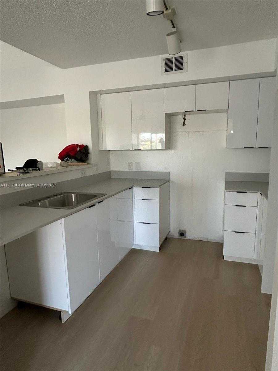 Small Image of 4320 NORTH WEST 107TH AVE #303-1, Doral Number 2