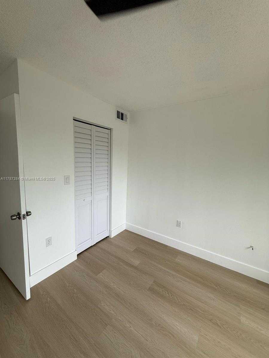 Small Image of 4320 NORTH WEST 107TH AVE #303-1, Doral Number 8