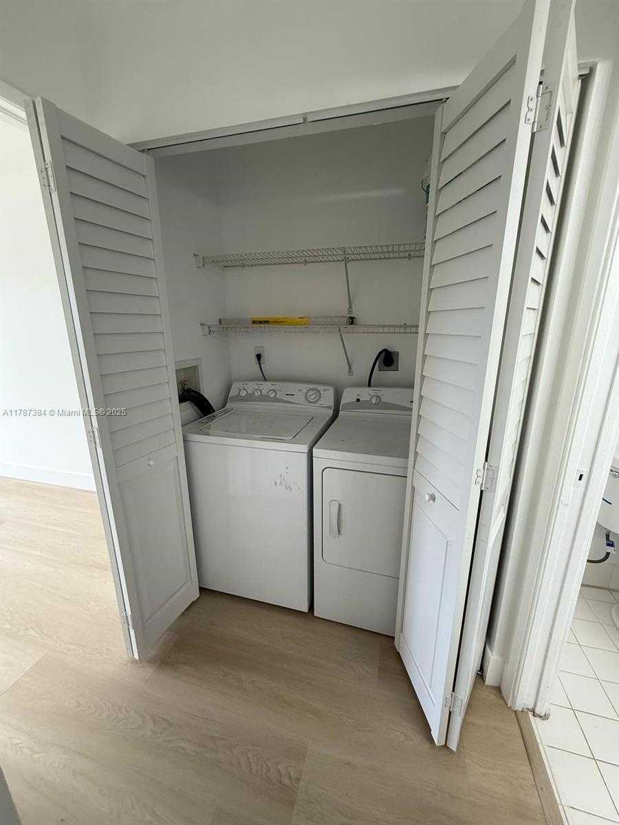 Small Image of 4320 NORTH WEST 107TH AVE #303-1, Doral Number 9