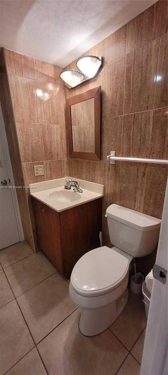 Small Image of 1825 SOUTH OCEAN DR #811, Hallandale Beach Number 14