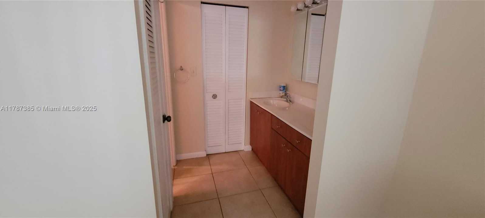 Small Image of 1825 SOUTH OCEAN DR #811, Hallandale Beach Number 7