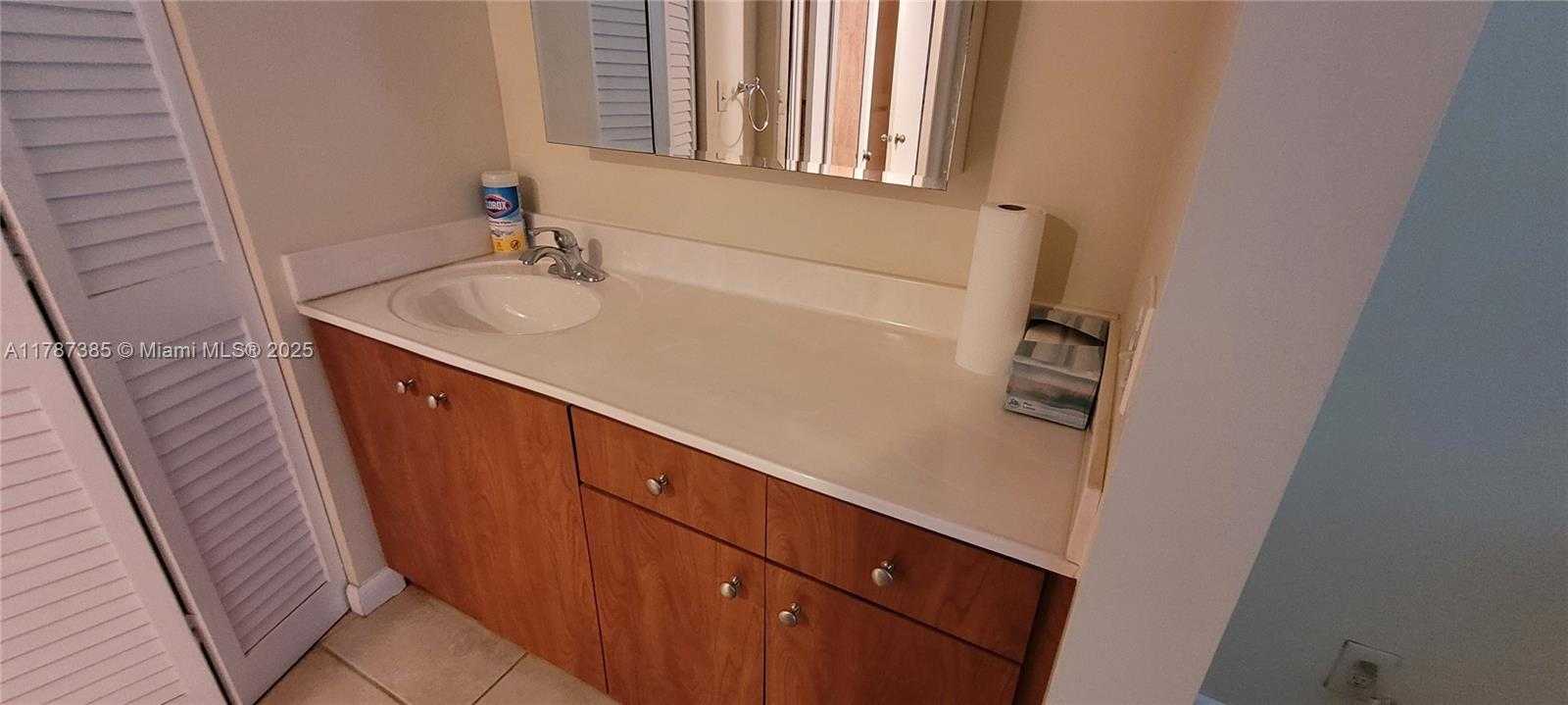 Small Image of 1825 SOUTH OCEAN DR #811, Hallandale Beach Number 8