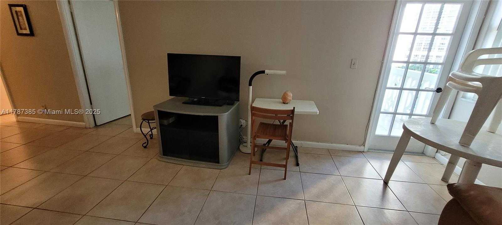 Small Image of 1825 SOUTH OCEAN DR #811, Hallandale Beach Number 9