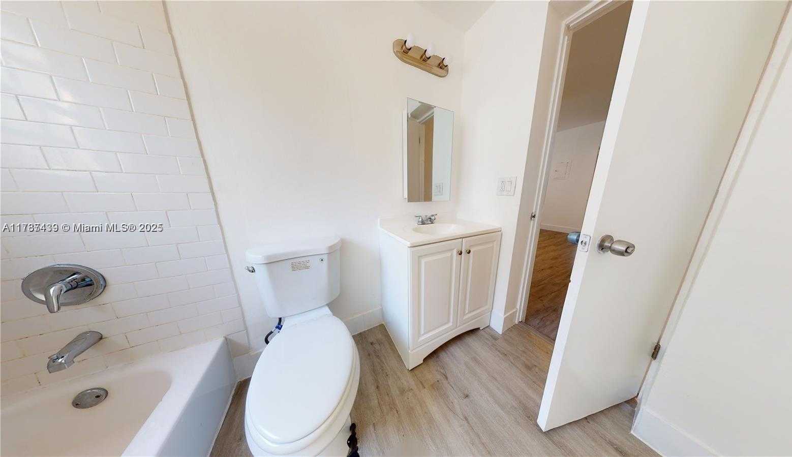 Small Image of 828 PENNSYLVANIA AVE #1, Miami Beach Number 4