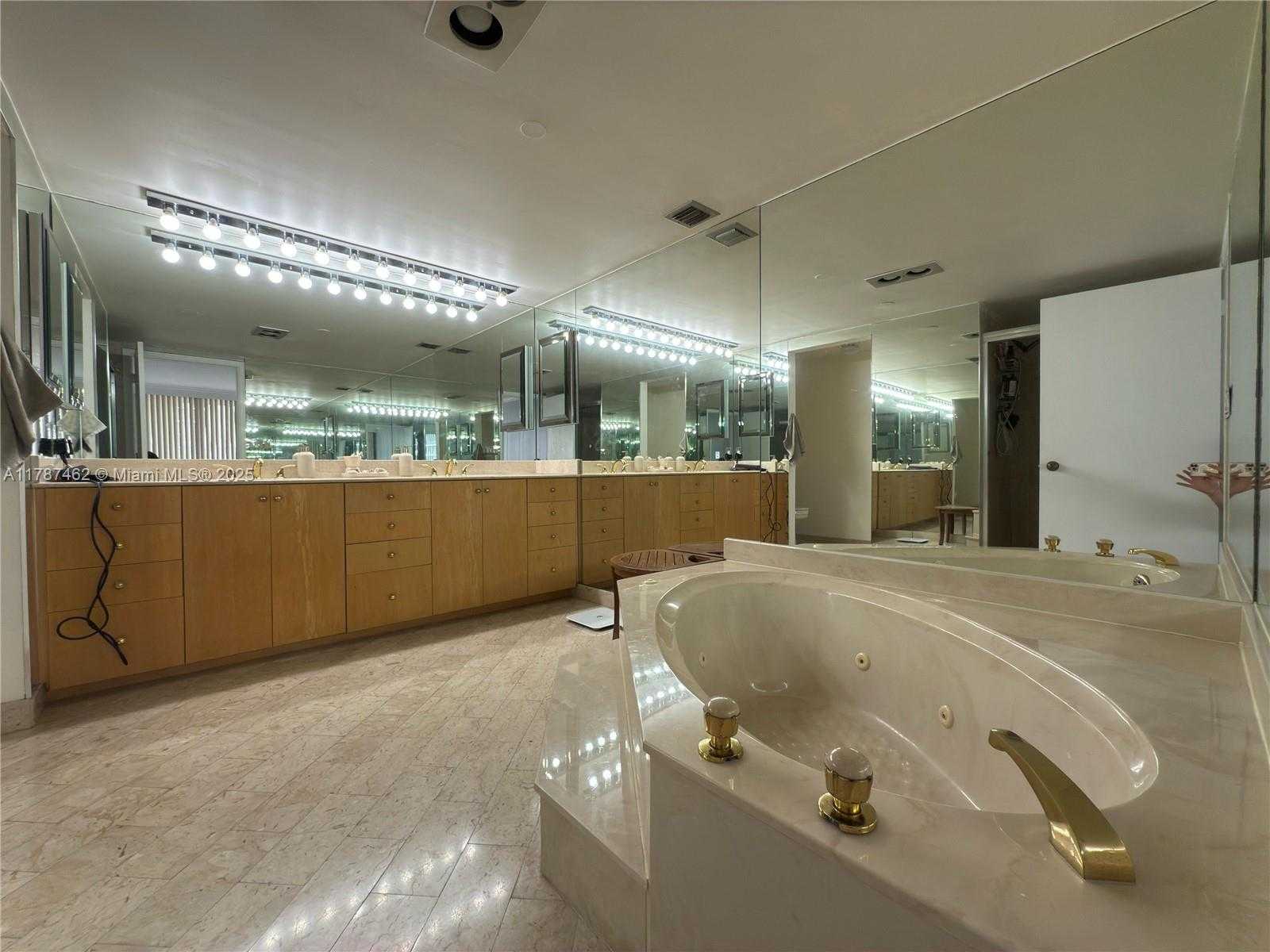 Small Image of 11113 BISCAYNE BLVD #552, Miami Number 13