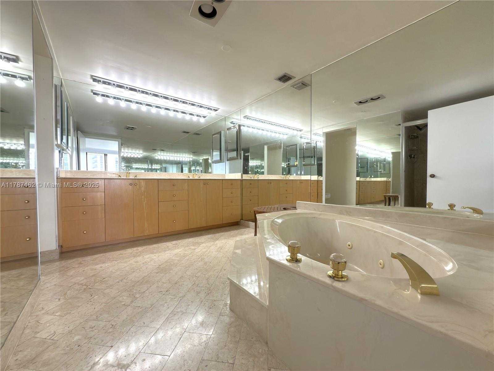 Small Image of 11113 BISCAYNE BLVD #552, Miami Number 14