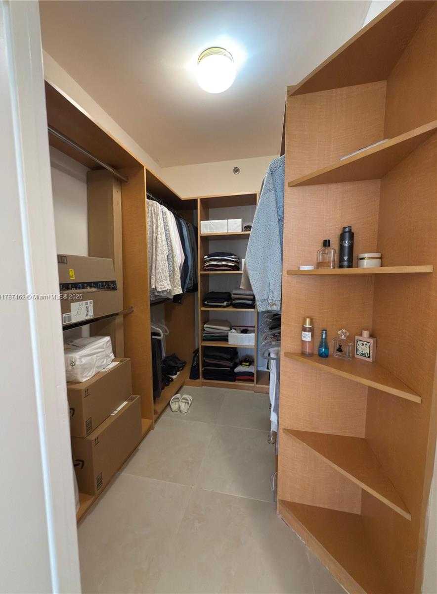 Small Image of 11113 BISCAYNE BLVD #552, Miami Number 17