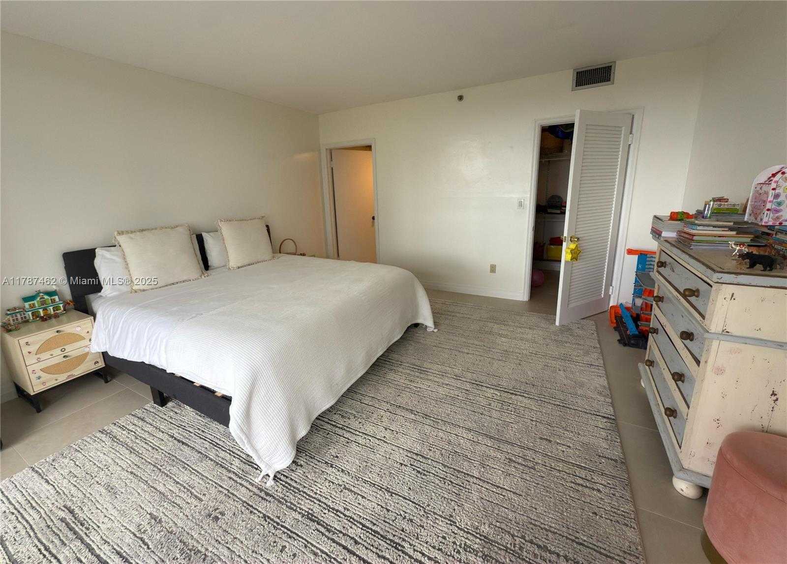 Small Image of 11113 BISCAYNE BLVD #552, Miami Number 21
