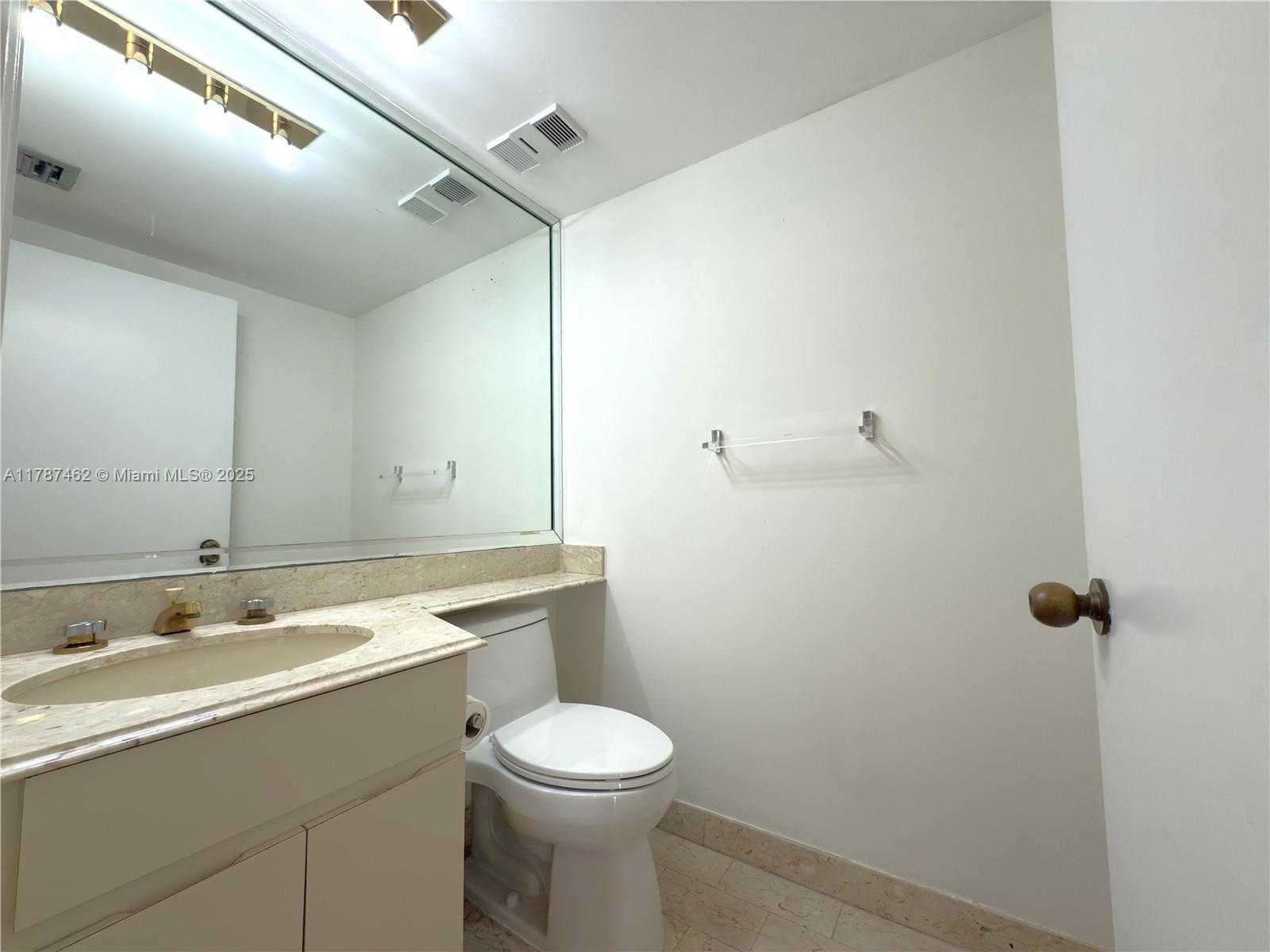 Small Image of 11113 BISCAYNE BLVD #552, Miami Number 9