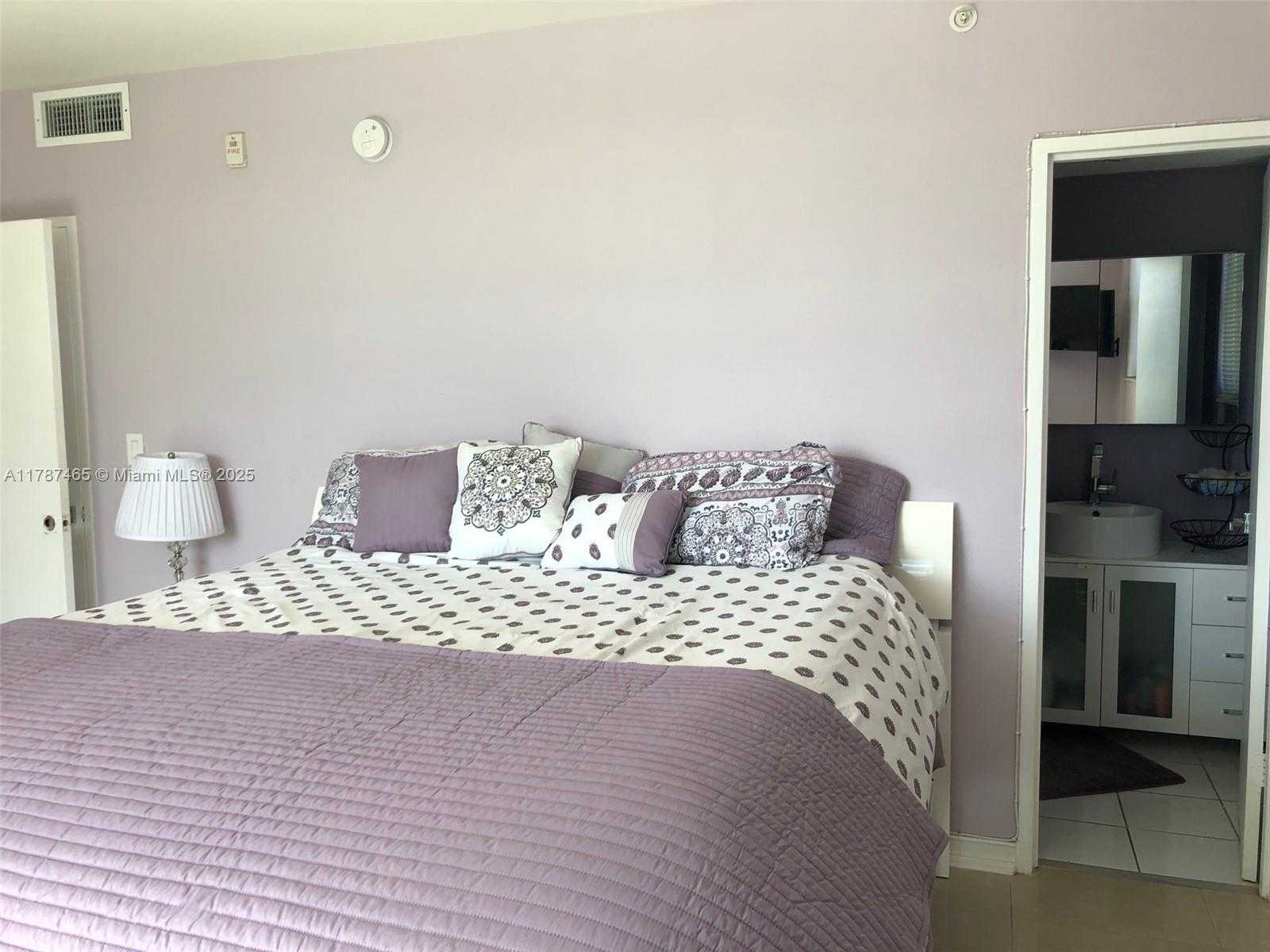 Small Image of 3001 SOUTH OCEAN DR #327, Hollywood Number 9