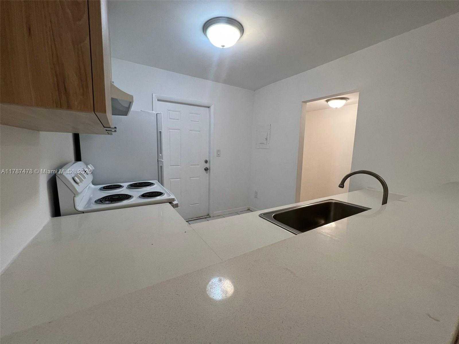 Small Image of 15205 NORTH EAST 6TH AVE #D112, Miami Number 3