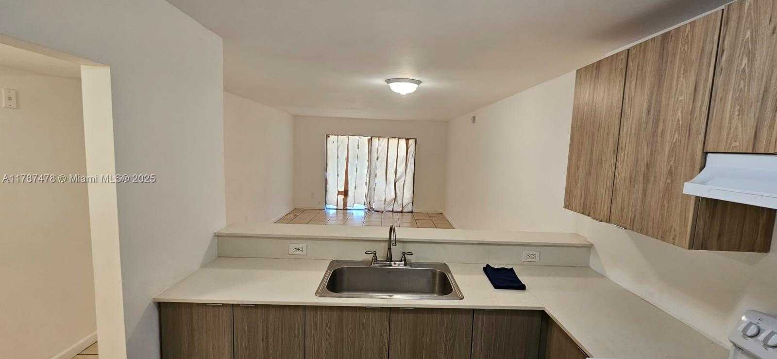 Small Image of 15205 NORTH EAST 6TH AVE #D112, Miami Number 4