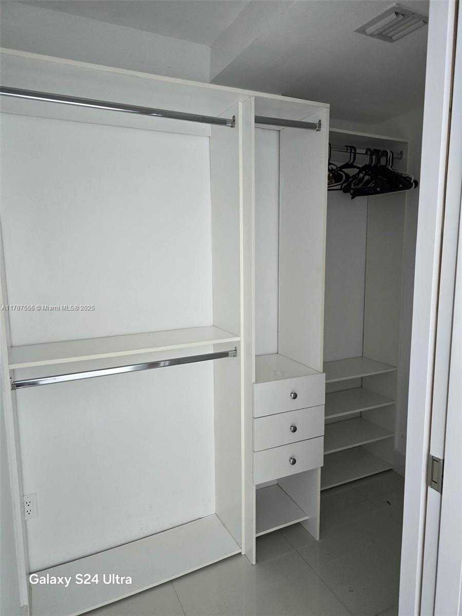 Small Image of 60 SOUTH WEST 13TH ST #2810, Miami Number 11