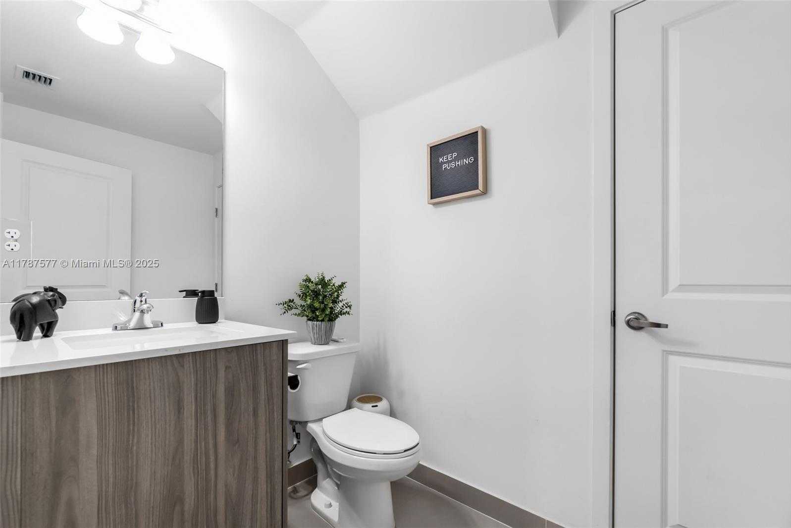 Small Image of 15737 SOUTH WEST 136TH TER, Miami Number 14