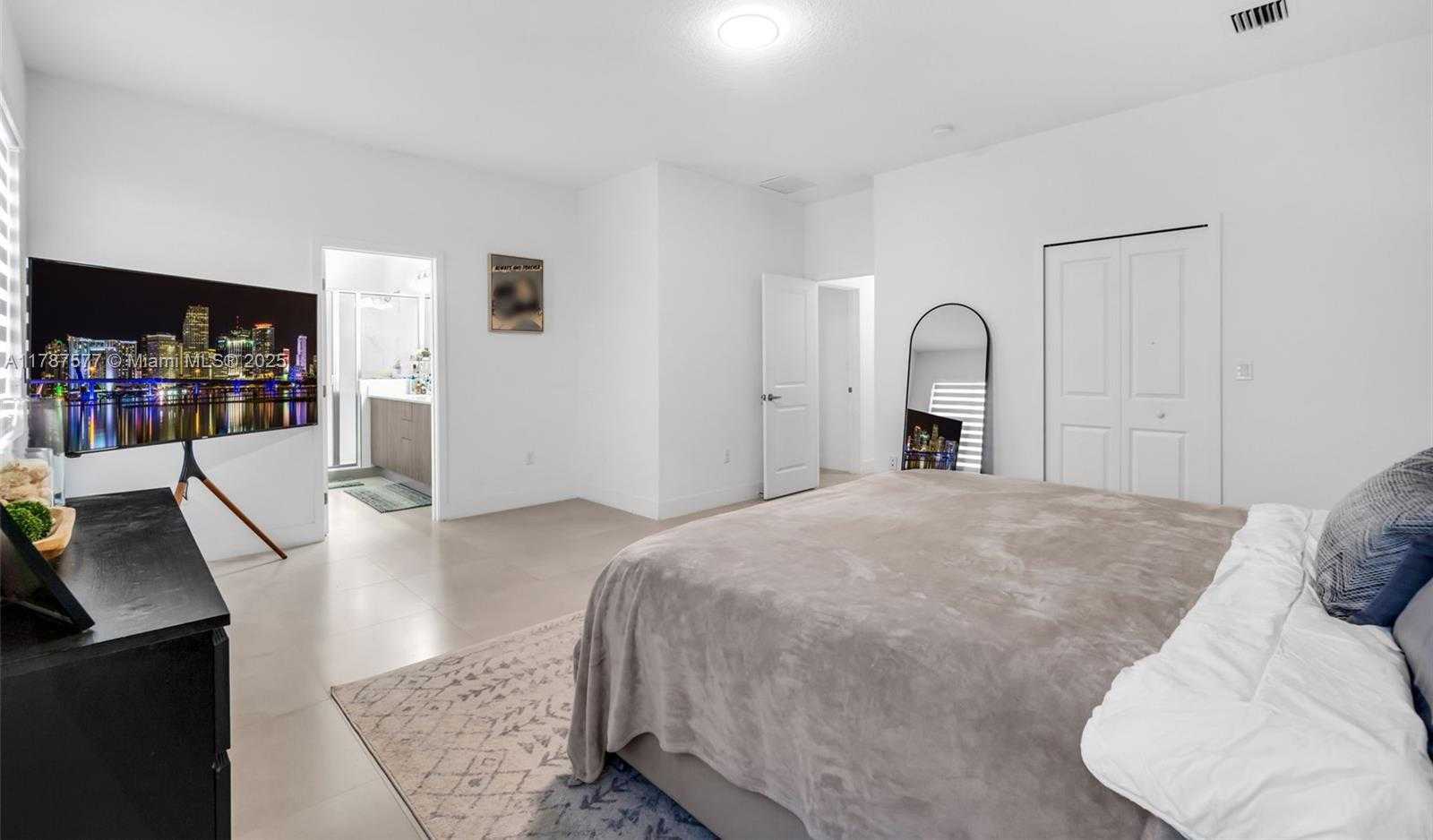 Small Image of 15737 SOUTH WEST 136TH TER, Miami Number 21