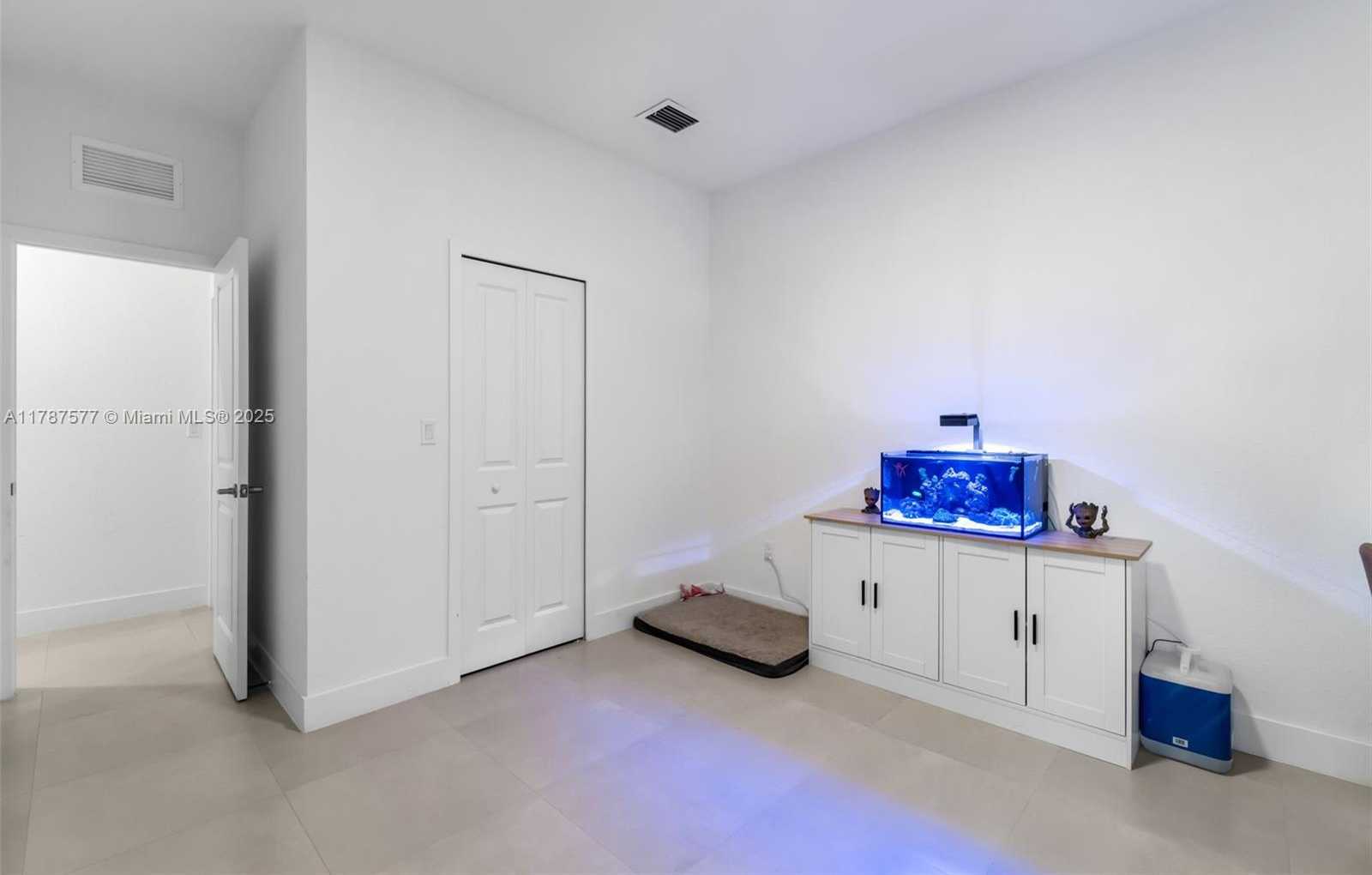 Small Image of 15737 SOUTH WEST 136TH TER, Miami Number 24