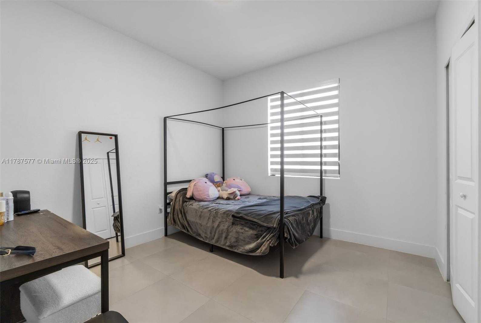 Small Image of 15737 SOUTH WEST 136TH TER, Miami Number 27