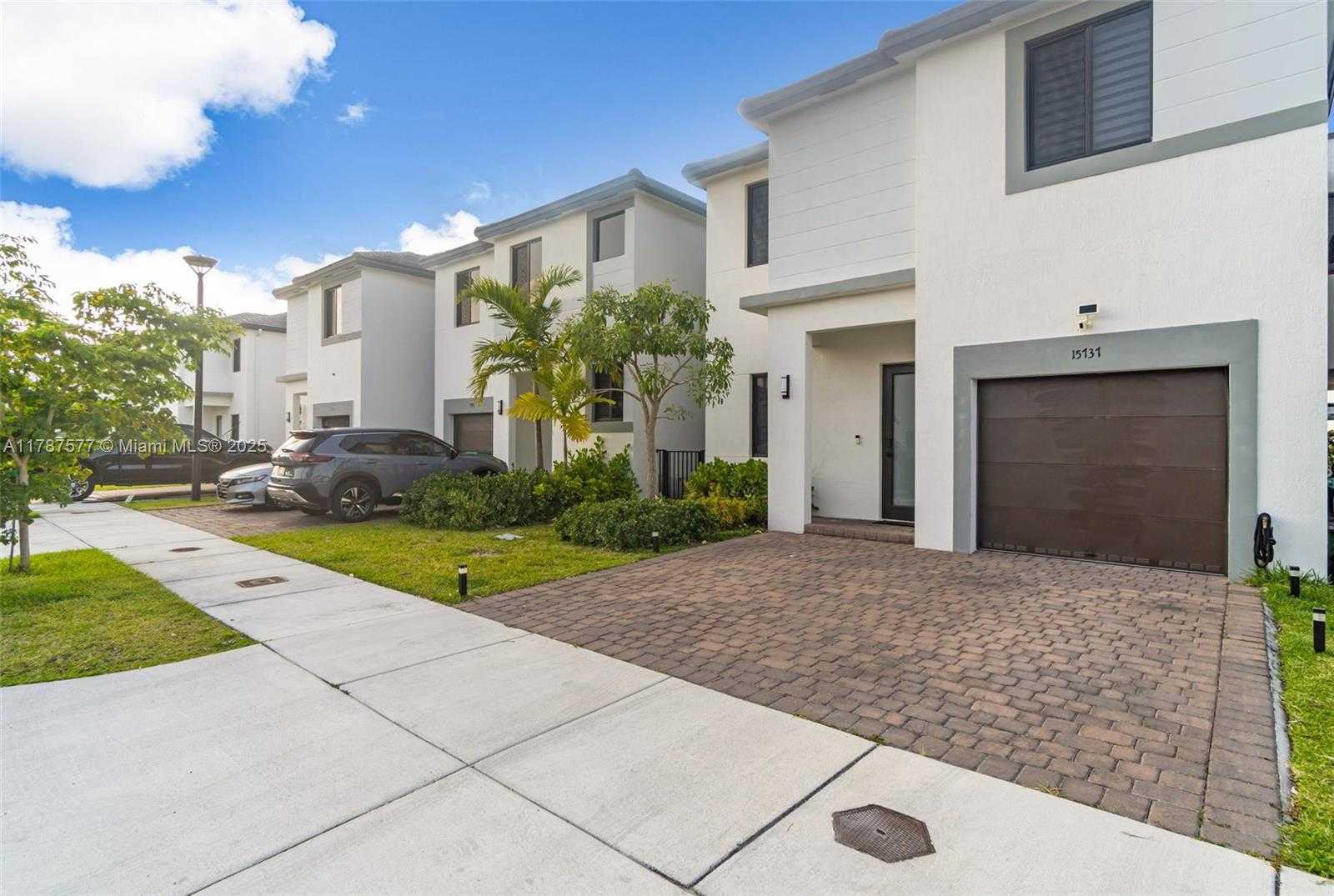 Small Image of 15737 SOUTH WEST 136TH TER, Miami Number 3