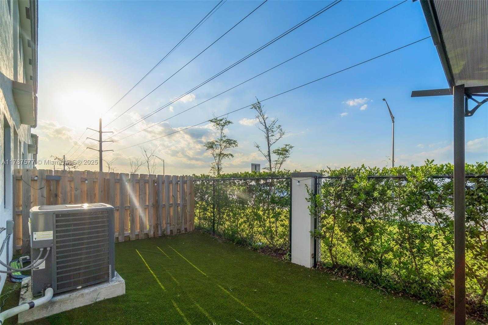 Small Image of 15737 SOUTH WEST 136TH TER, Miami Number 30