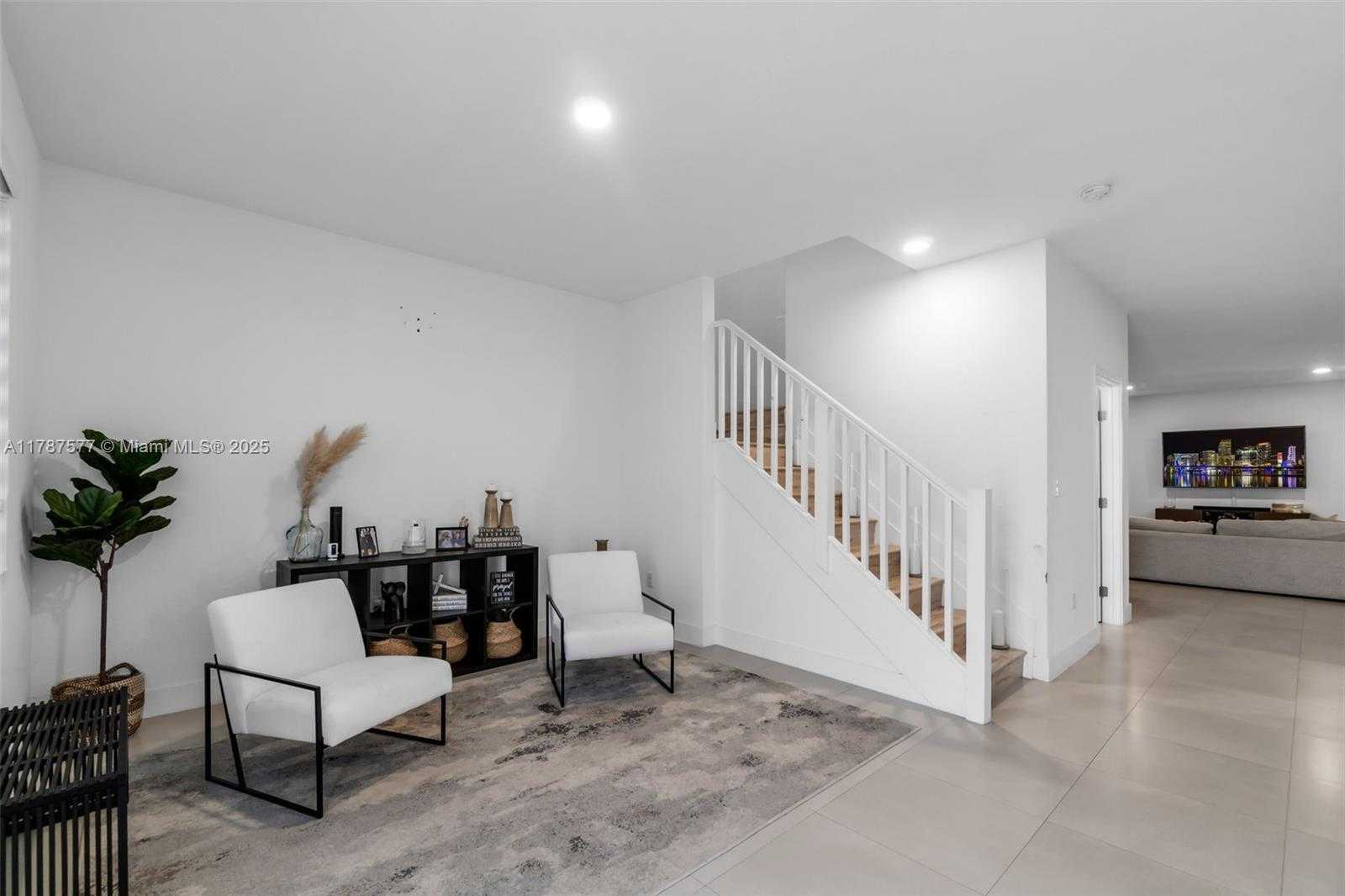 Small Image of 15737 SOUTH WEST 136TH TER, Miami Number 4